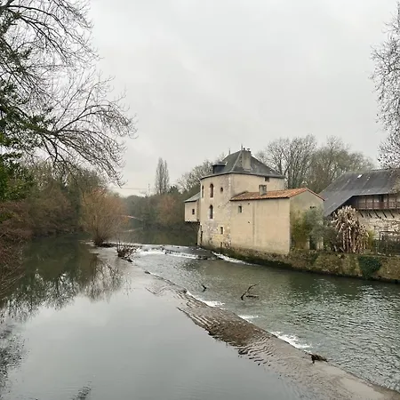 Le Moulin Du Clain - Jolie Maison A Hotel